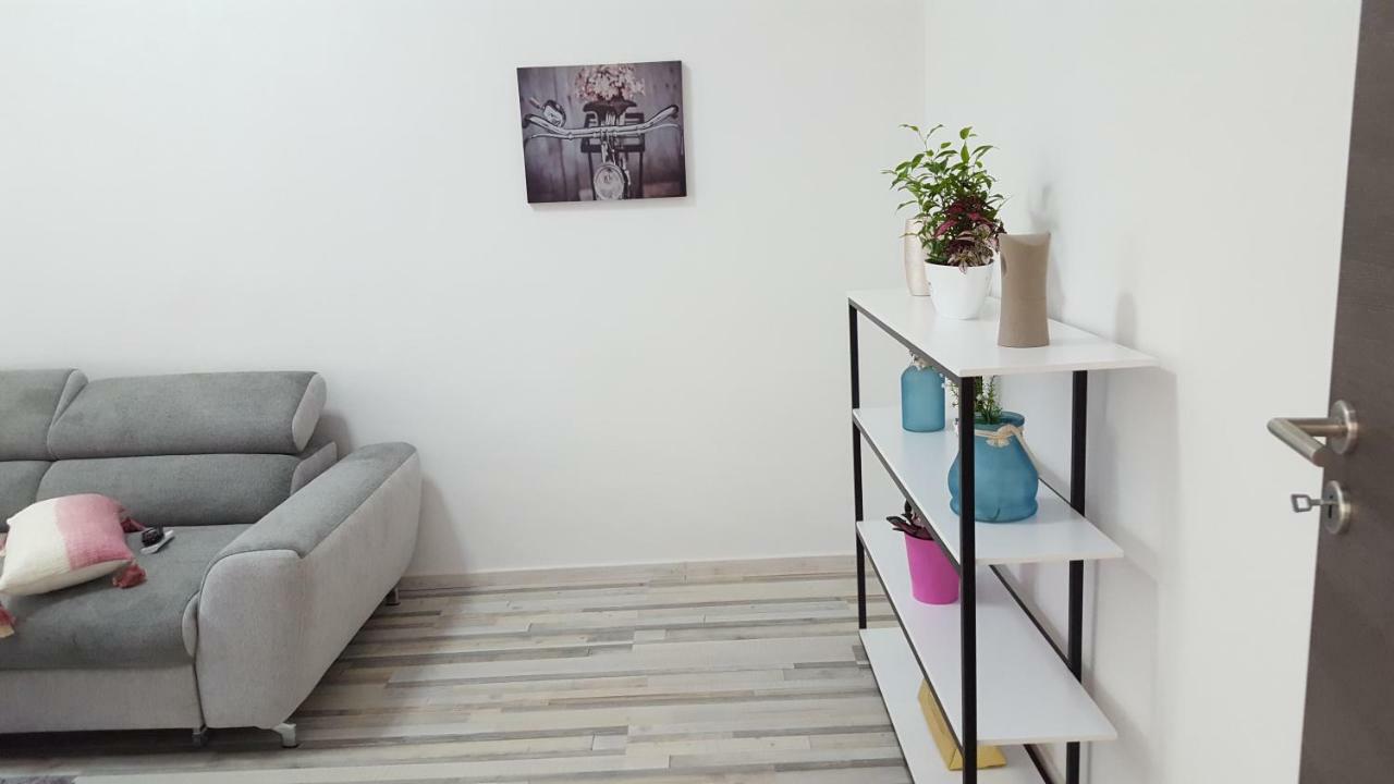 Apartment Imperia *** Pula Bagian luar foto