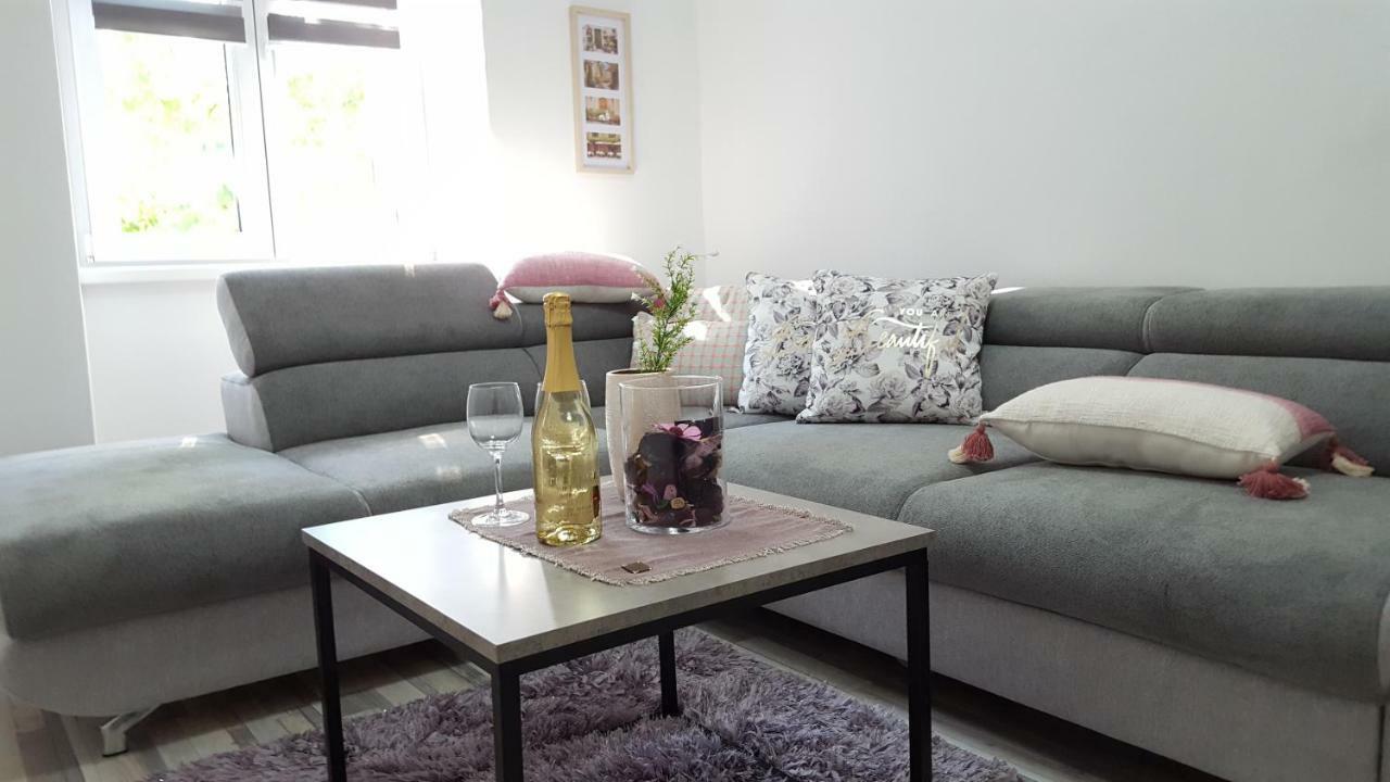 Apartment Imperia *** Pula Bagian luar foto