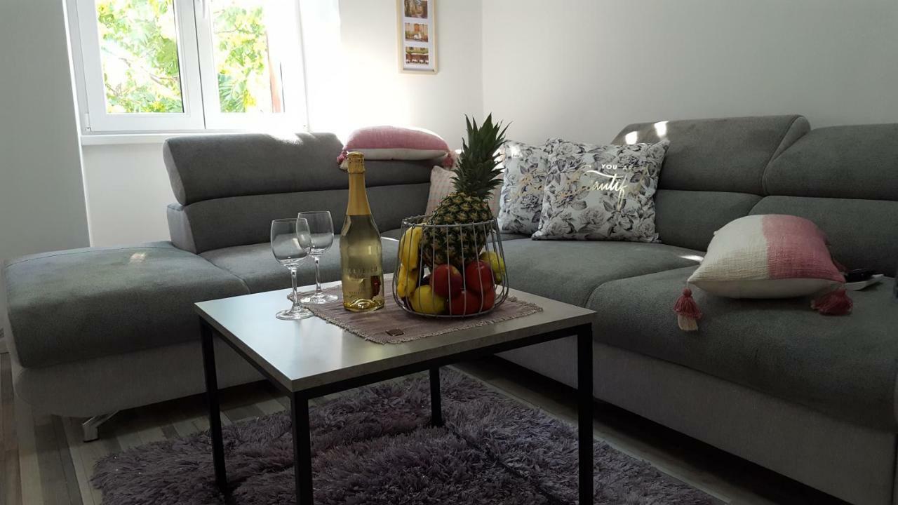 Apartment Imperia *** Pula Bagian luar foto