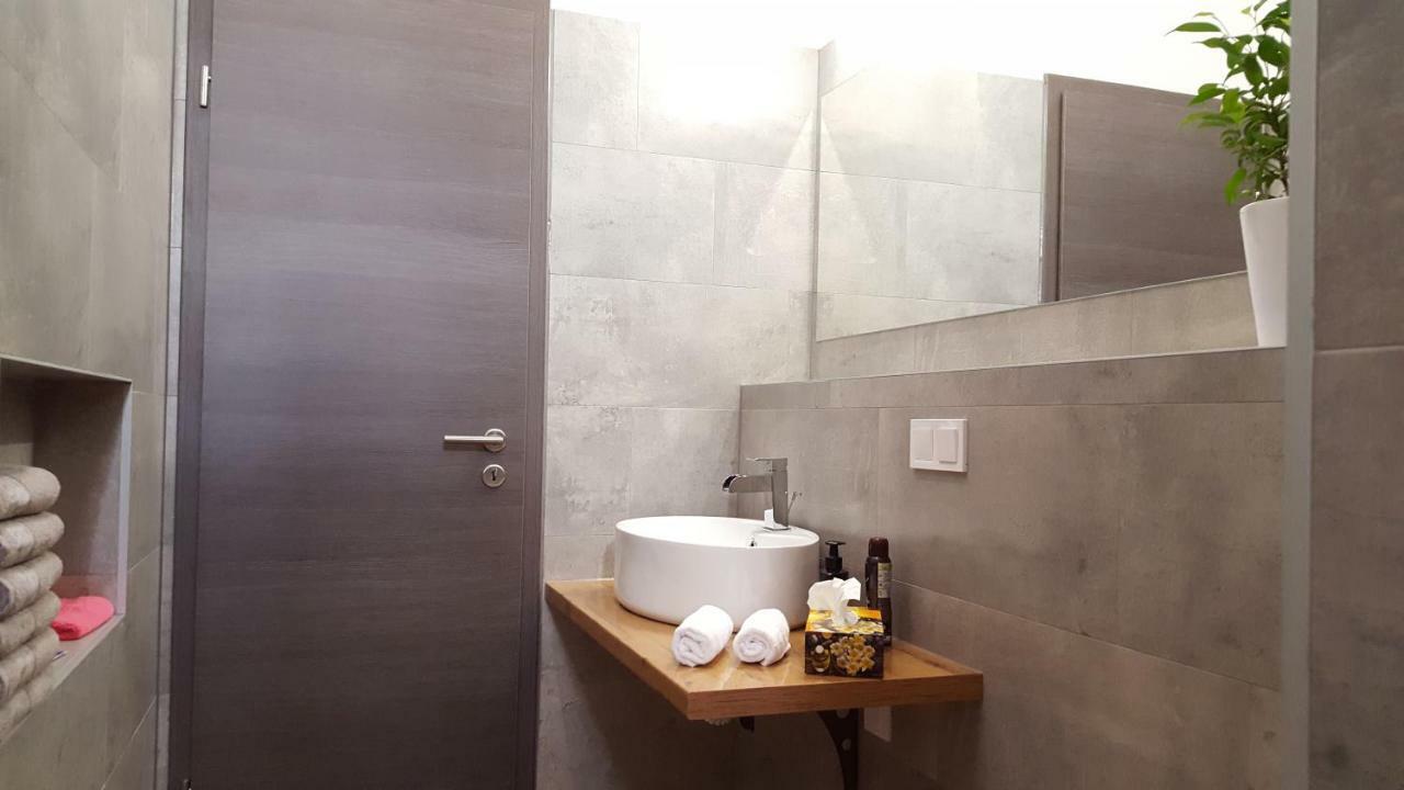 Apartment Imperia *** Pula Bagian luar foto