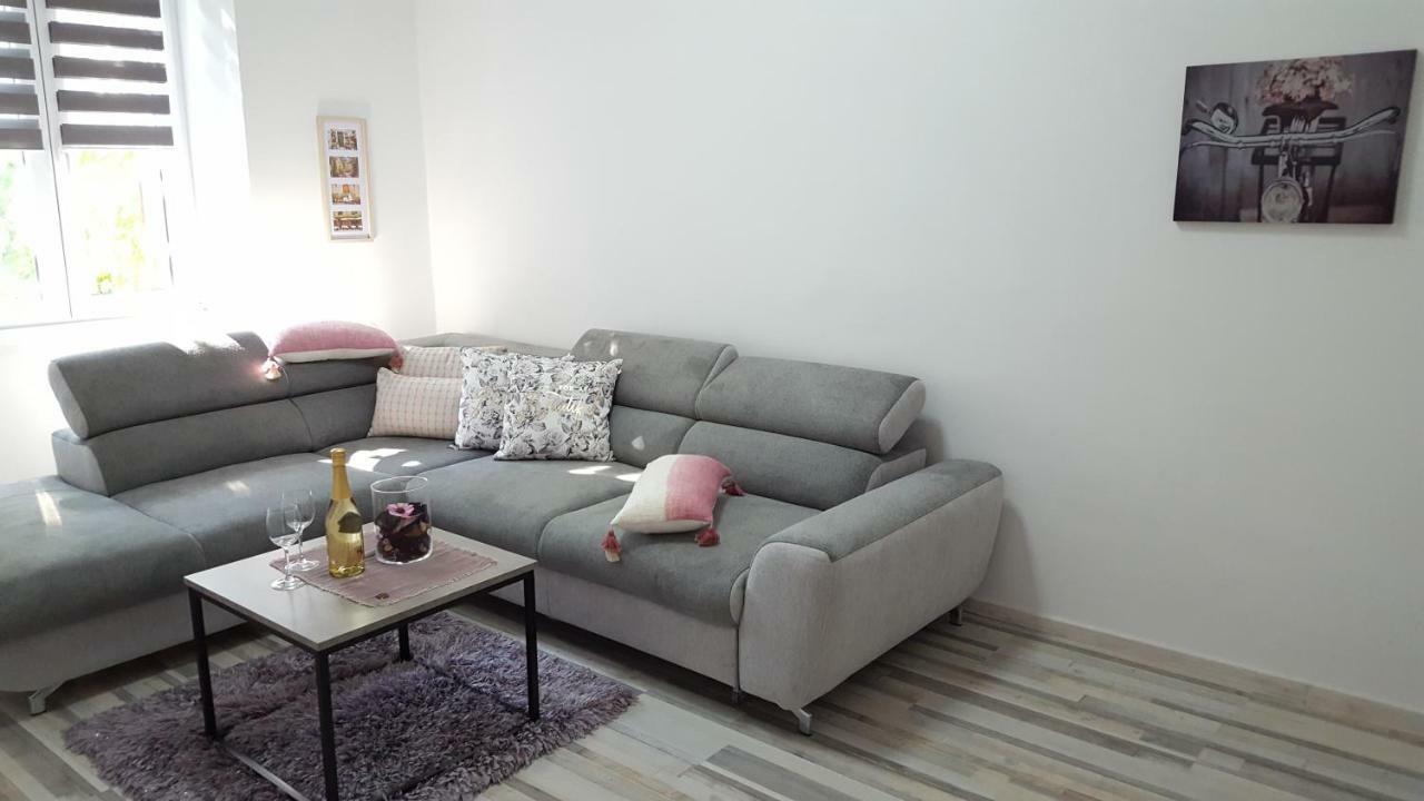 Apartment Imperia *** Pula Bagian luar foto